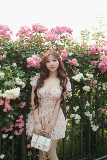 Ly Ly Trần - Trong muôn vàn bông hoa Thì em vẫn là bông hoa bự nhất:))
