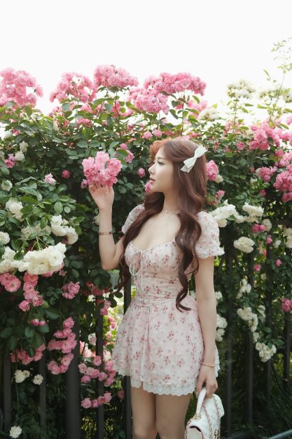 Ly Ly Trần - Trong muôn vàn bông hoa Thì em vẫn là bông hoa bự nhất:))