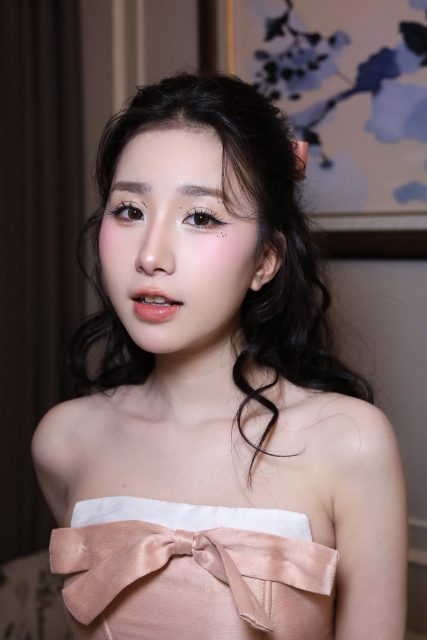Nguyễn Thuỷ Tiên - Mỗi cô gái đều mang bên mình một cái mặt nạ. Không phải vì cô ấy giả…