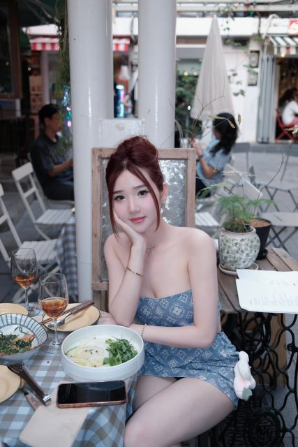Ly Ly Trần - 2 chị e bọn ta là những ng mà đi đến đâu thì nơi đó chính là milano…