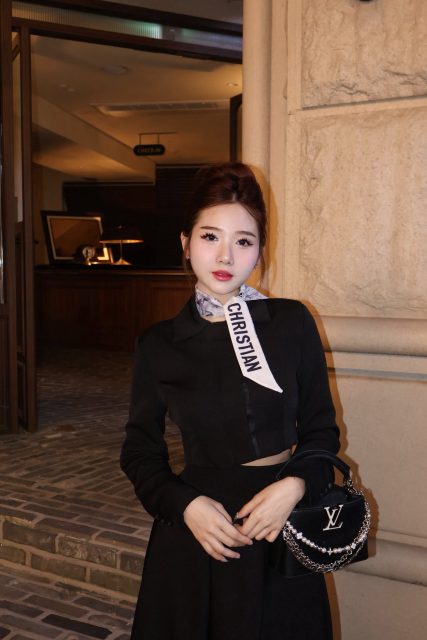 Ly Ly Trần - Tất cả những điều tốt đẹp trên đời này đều thuộc về anh..Kể cả em