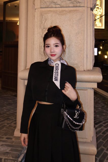 Ly Ly Trần - Tất cả những điều tốt đẹp trên đời này đều thuộc về anh..Kể cả em