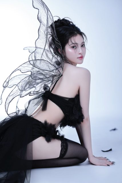 Trần Bích Triều Tiên - Ước gì khờ 1 chút chứ ai nói xạo gì biết hết chơn :))) Photo : Lê…