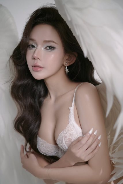 Phạm Quỳnh Trang - ánh sáng chạm vào da, phần còn lại là bí mật photo Le Nhu Quynh make…