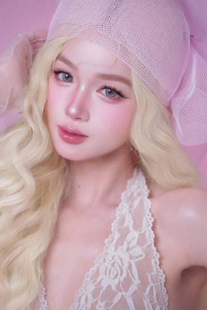 Minh Anh Bui - Makeup look búp bê pastel đầu tay của tuiii Model : Phương Phạm