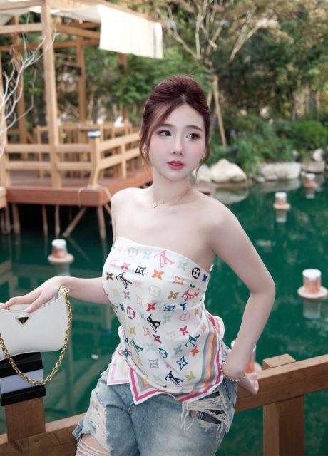 Ly Ly Trần - Chị em bốn bể là nhà Sau lưng nói xấu vẫn là chị em