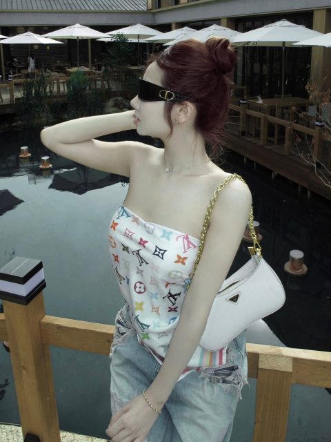 Ly Ly Trần - Chị em bốn bể là nhà Sau lưng nói xấu vẫn là chị em