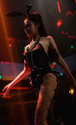 Mẫn Mẫn - gọi em là hoa hồng vì xung quanh em có quá nhiều guys #Alodancer…