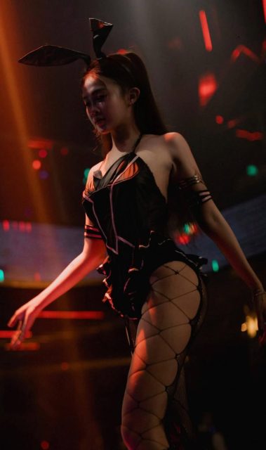 Mẫn Mẫn - gọi em là hoa hồng vì xung quanh em có quá nhiều guys #Alodancer…