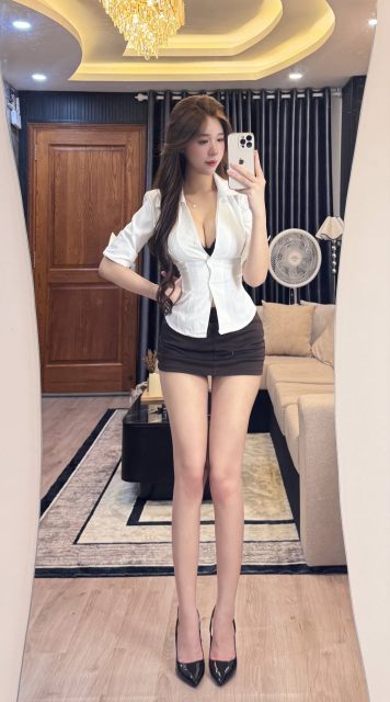 Nguyễn Phạm Tú Uyên - Cứ thế thôi Dvfb: Hoài Linh