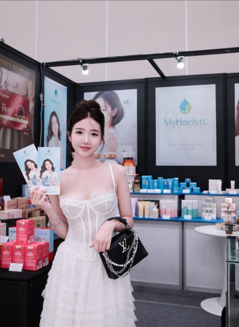 Ly Ly Trần - Buổi triển lãm Beauty &Helthy tại 송도컨벤시아 Rất nhiều thương hiệu sx mỹ…