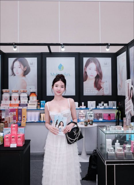 Ly Ly Trần - Buổi triển lãm Beauty &Helthy tại 송도컨벤시아 Rất nhiều thương hiệu sx mỹ…