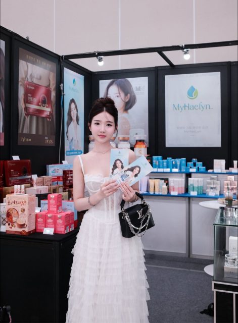 Ly Ly Trần - Buổi triển lãm Beauty &Helthy tại 송도컨벤시아 Rất nhiều thương hiệu sx mỹ…