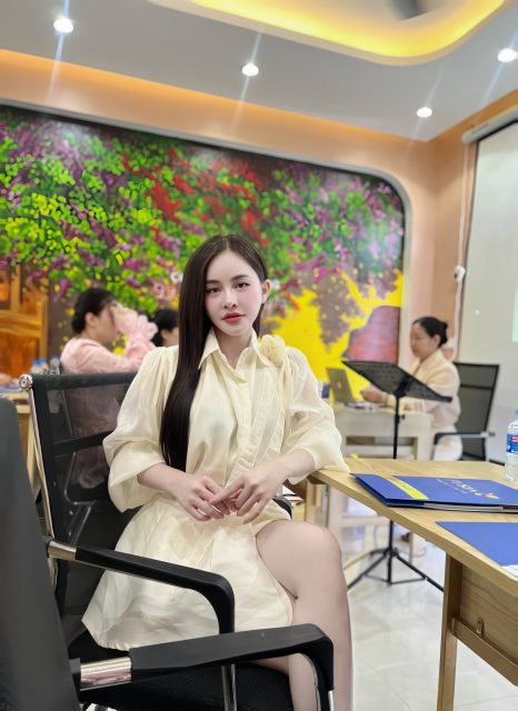 Nguyễn Linh Linh - Hoàn thành khoá học giải mã da mụn và cách điều trị cùng với thạc sĩ…