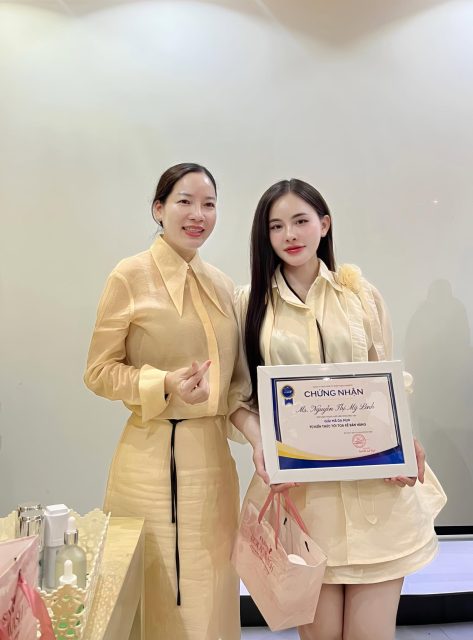 Nguyễn Linh Linh - Hoàn thành khoá học giải mã da mụn và cách điều trị cùng với thạc sĩ…