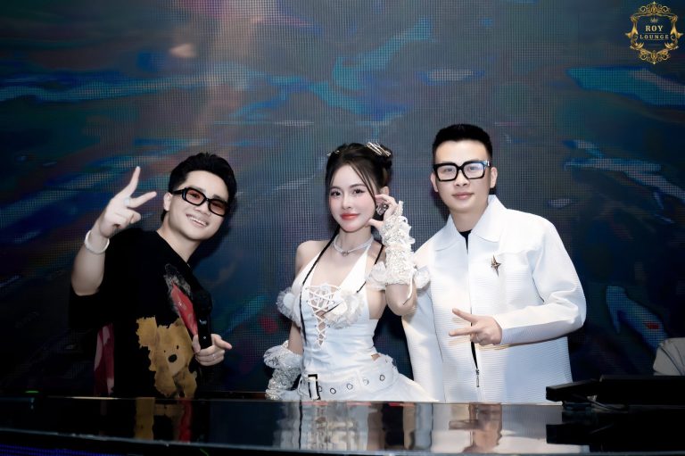 Nguyễn Linh Linh - Và cho em hỏi này” Tay ở đâu là tay ở đâu ” Một đêm show tại Roy…