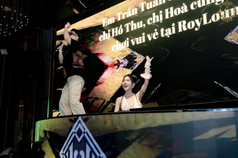 Nguyễn Linh Linh - Và cho em hỏi này” Tay ở đâu là tay ở đâu ” Một đêm show tại Roy…