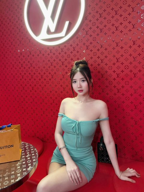 Ly Ly Trần - Cần 1 ng yêu,1 người chiều, 1 người hiểu,tổng cộng là 3 người