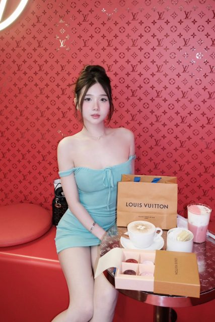 Ly Ly Trần - Cần 1 ng yêu,1 người chiều, 1 người hiểu,tổng cộng là 3 người