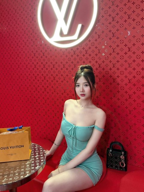 Ly Ly Trần - Cần 1 ng yêu,1 người chiều, 1 người hiểu,tổng cộng là 3 người