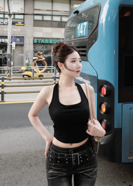 Ly Ly Trần - Đất nước thì độc lập còn mình thì độc toàn thân