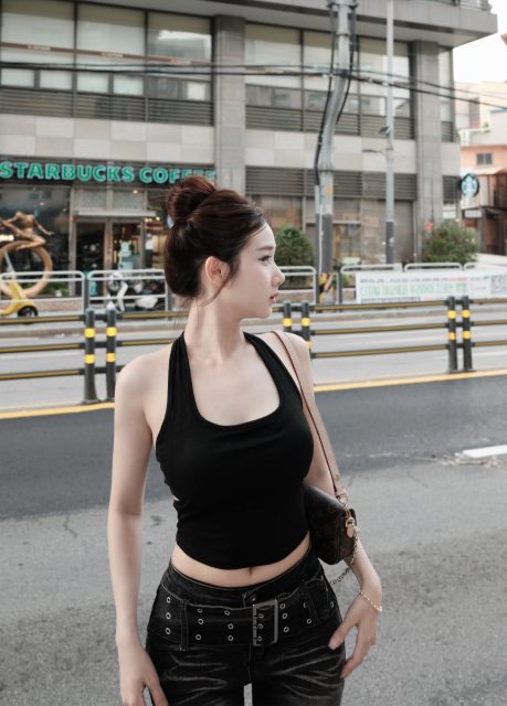 Ly Ly Trần - Đất nước thì độc lập còn mình thì độc toàn thân