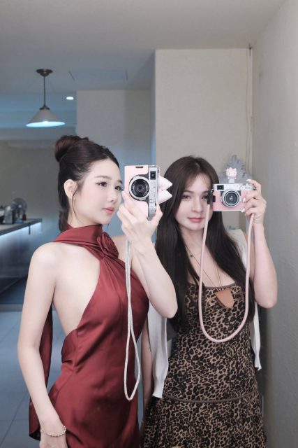 Ly Ly Trần - Hãy yêu người mà em cảm thấy xứng đáng với em. Chẳng hạn như, nghe…