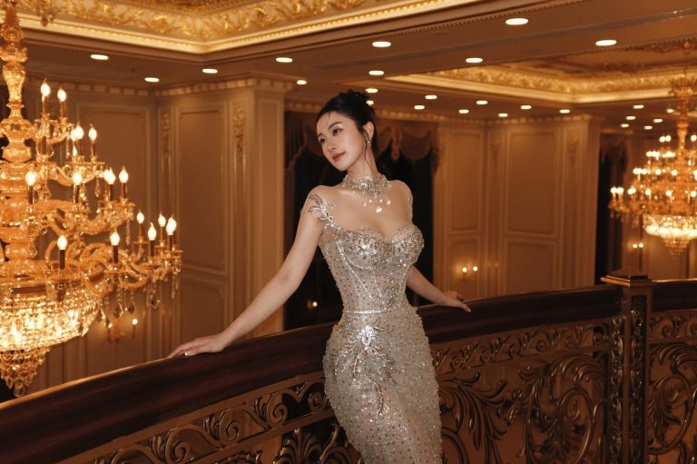 Vũ Phương Anh - Vũ Phương Anhx JoliPoli Under the royal lights Makeup: Minh Nguyễn…