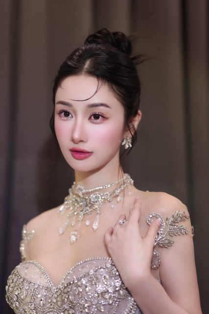 Vũ Phương Anh - Vũ Phương Anhx JoliPoli Under the royal lights Makeup: Minh Nguyễn…