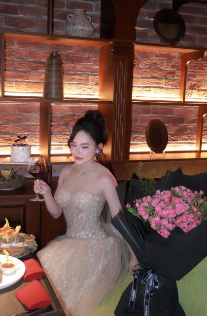 Nguyễn Linh Linh - Anh cứ làm việc chăm chỉ Làm mình làm mẩy để em Em còn ít ảnh em up…