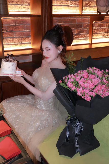 Nguyễn Linh Linh - Anh cứ làm việc chăm chỉ Làm mình làm mẩy để em Em còn ít ảnh em up…