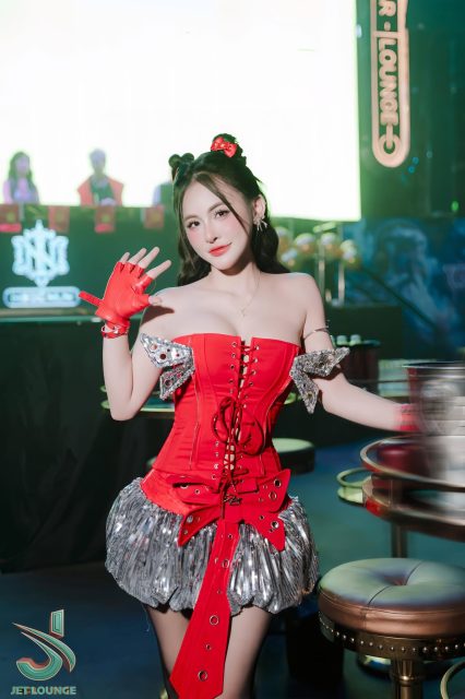 Nguyễn Linh Linh - Vì trí nhớ chật hẹp lắm Nên chỉ nhớ được những điều vui vẻ thôi Ngày…