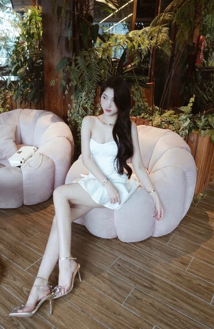 Trần Bích Triều Tiên - Nhìn đẹp đẹp vậy thôi chứ sáng ngủ dậy không có 1 tin nhắn nàoo hết…