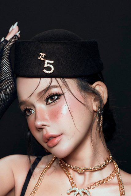Phạm Quỳnh Trang - em đã chủ động xinh đẹp rồi, anh chủ động hẹn em đi chứ còn gì nữa?…