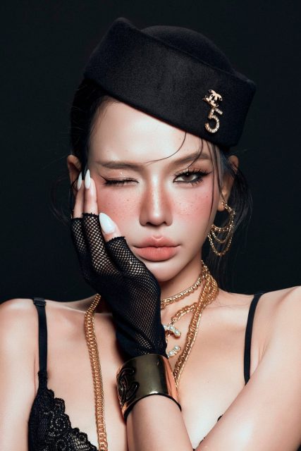 Phạm Quỳnh Trang - em đã chủ động xinh đẹp rồi, anh chủ động hẹn em đi chứ còn gì nữa?…