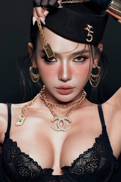 Phạm Quỳnh Trang - em đã chủ động xinh đẹp rồi, anh chủ động hẹn em đi chứ còn gì nữa?…