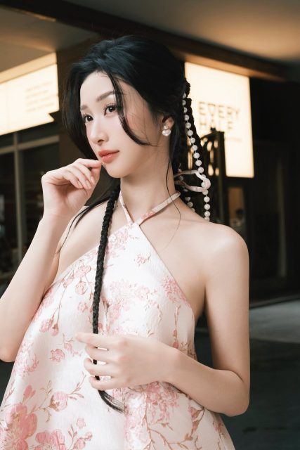 Vũ Phương Anh - Note to self: you deserve all the love, flowers and shopping cart…