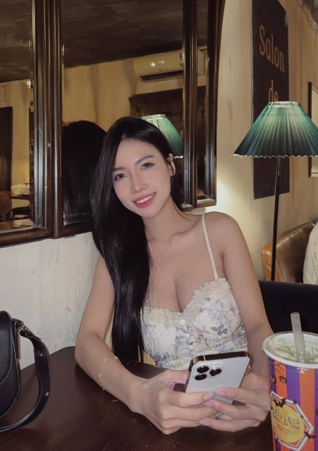 Trịnh Lâm Oanh - 20/10 này anh cho em vài đồng nhá. Đồng ý làm ny em