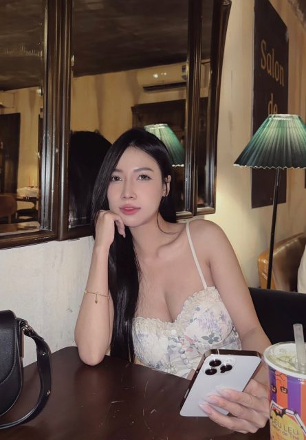 Trịnh Lâm Oanh - 20/10 này anh cho em vài đồng nhá. Đồng ý làm ny em