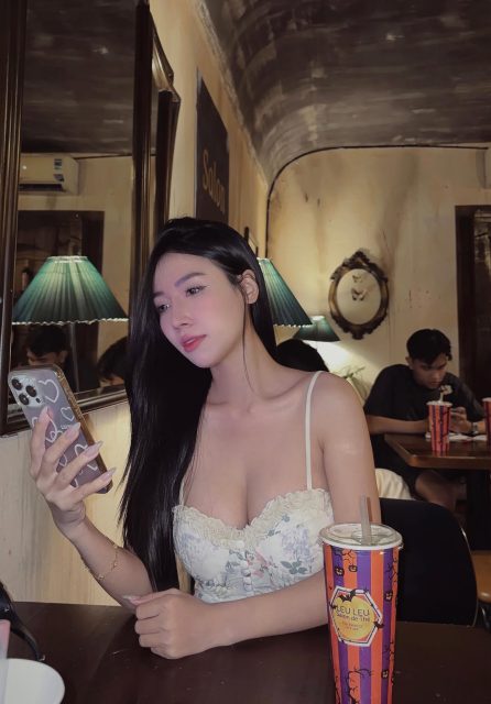 Trịnh Lâm Oanh - 20/10 này anh cho em vài đồng nhá. Đồng ý làm ny em