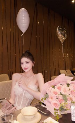 Nịnh Thảo - Dạo này hay đau lưng mỏi vai đi khám bác sĩ kết luận: Vẻ đẹp nặng…