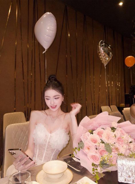 Nịnh Thảo - Dạo này hay đau lưng mỏi vai đi khám bác sĩ kết luận: Vẻ đẹp nặng…