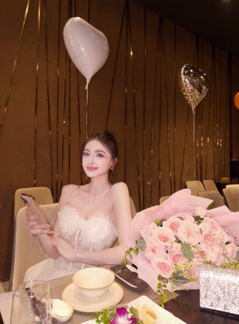 Nịnh Thảo - Dạo này hay đau lưng mỏi vai đi khám bác sĩ kết luận: Vẻ đẹp nặng…
