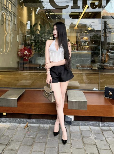 Trần Bích Triều Tiên - Trong chuyện tình cảm mình luôn là người bị thiệt. Thiệt lòng á