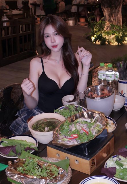 Nguyễn Phạm Tú Uyên - Đô 10 chai cần tìm đối thủ ONG Grill & Chill