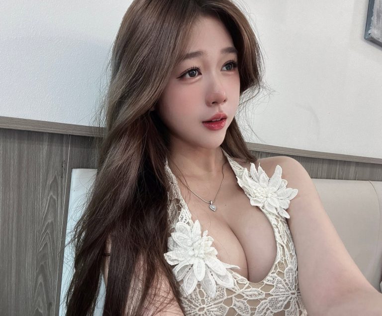 Nguyễn Phạm Tú Uyên - “Người đẹp là người tìm được 1 người khen mình đẹp”