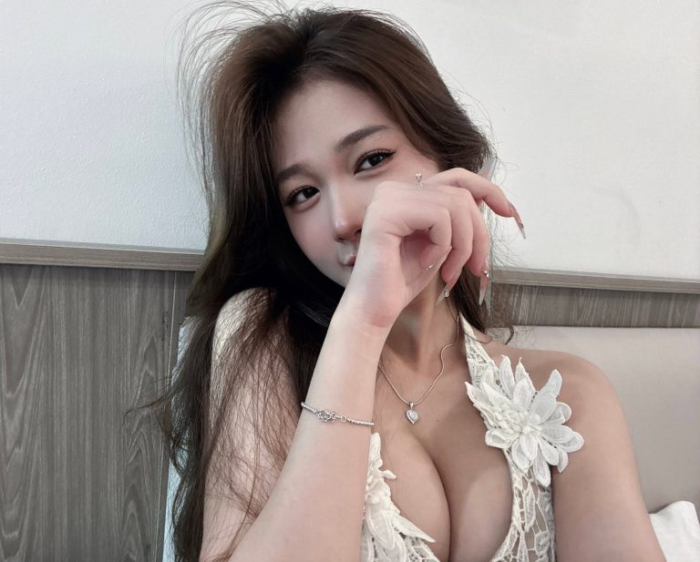 Nguyễn Phạm Tú Uyên - “Người đẹp là người tìm được 1 người khen mình đẹp”