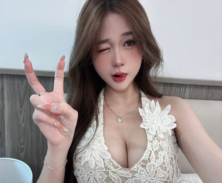 Nguyễn Phạm Tú Uyên - “Người đẹp là người tìm được 1 người khen mình đẹp”