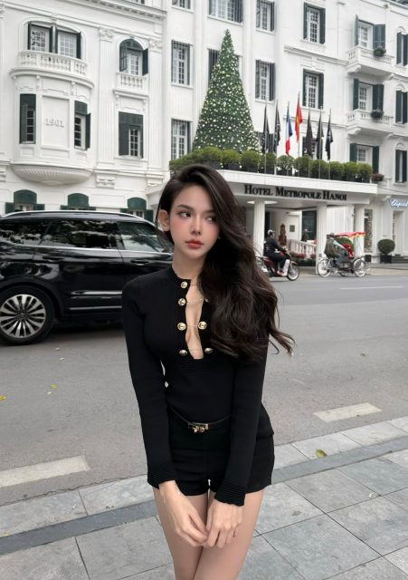 Phạm Quỳnh Trang - đường càng đông lại càng muốn ở nhà người mà ai cũng có thể chạm lại…