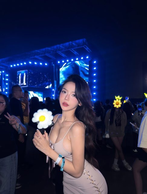 Phạm Quỳnh Trang - vé thì kb có mua đc k nhưng make thì book r
